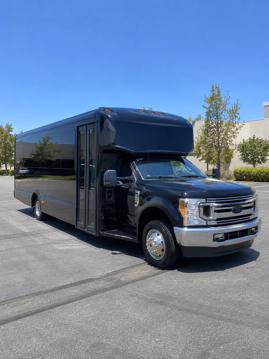 18 Passenger Party Bus Exterior