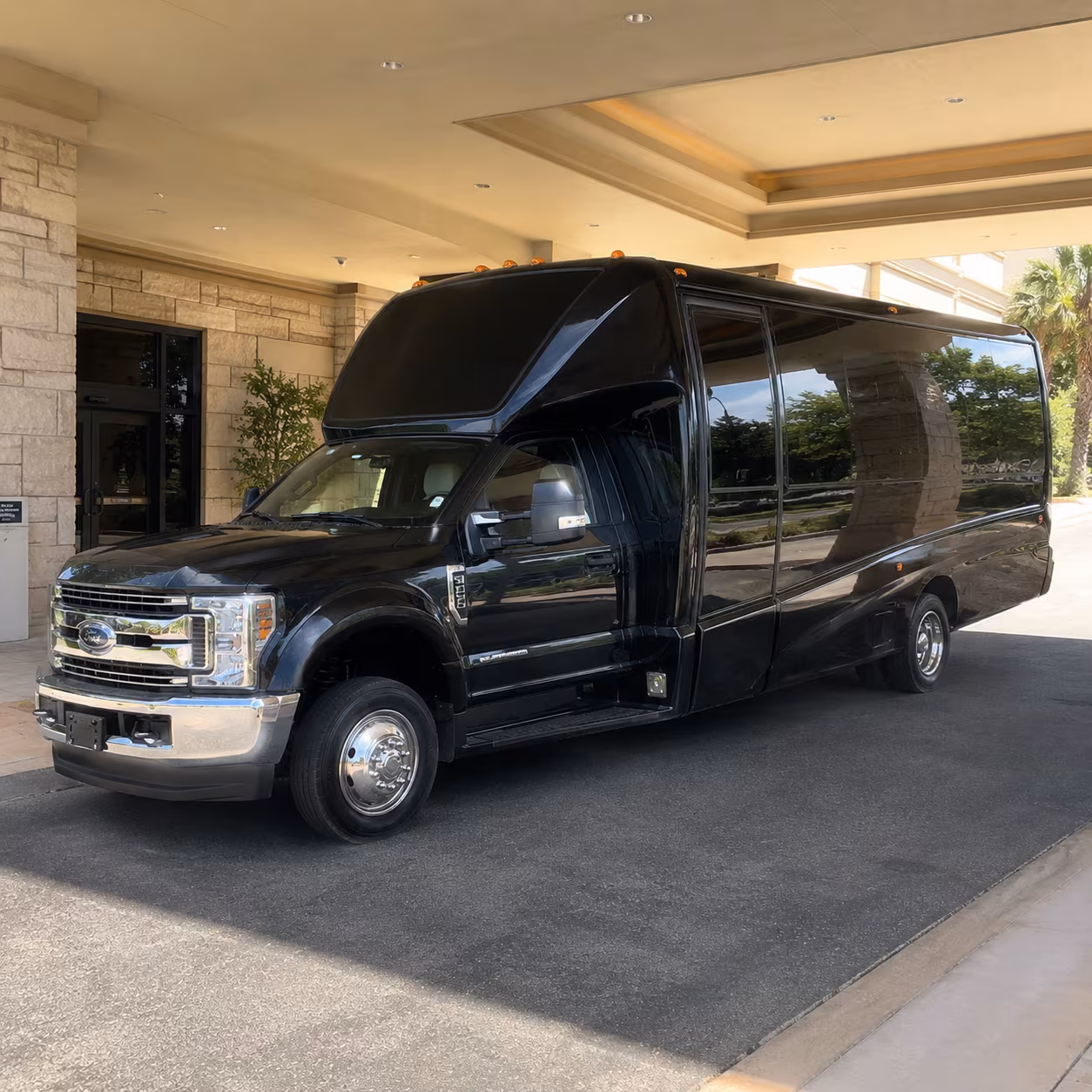Southfield Winery Tour & Pub Crawl Transportation